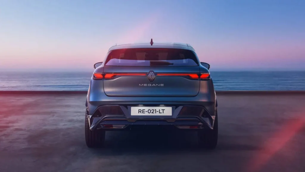 Renault électrique bleue vue de l’arrière, feux LED et plaque RE‑023‑LT.