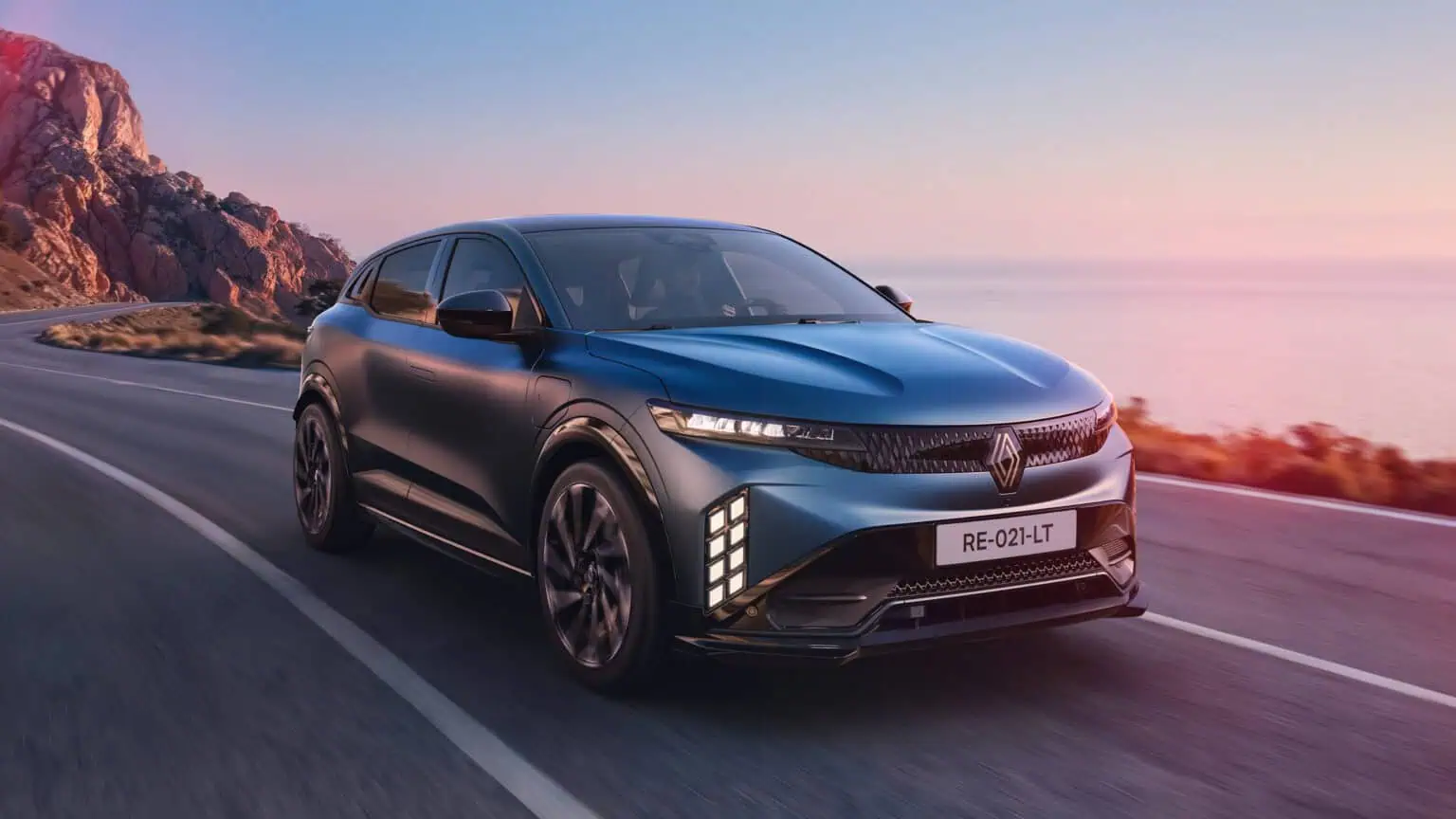 Nouvelle renault megane-e-tech-qui-roule