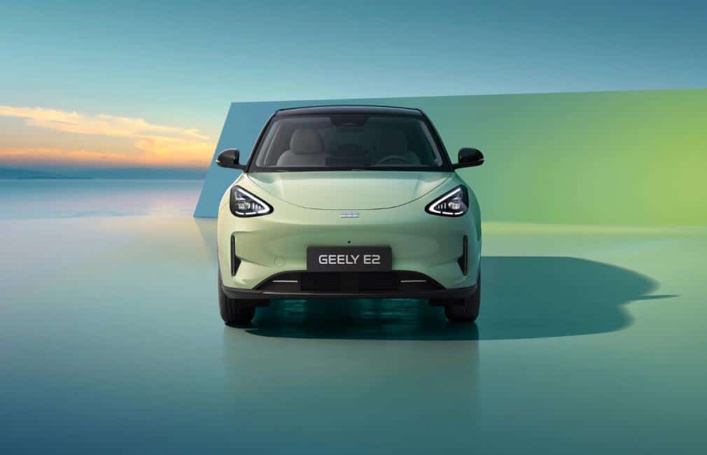 Geely E2 avant design bionic — Face avant de la Geely E2 avec son design bionic et ses lignes modernes.